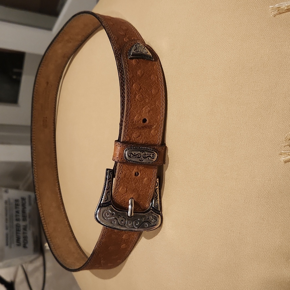 Adoppia Vita Women belt. Leather and silver tone hardware size 105.